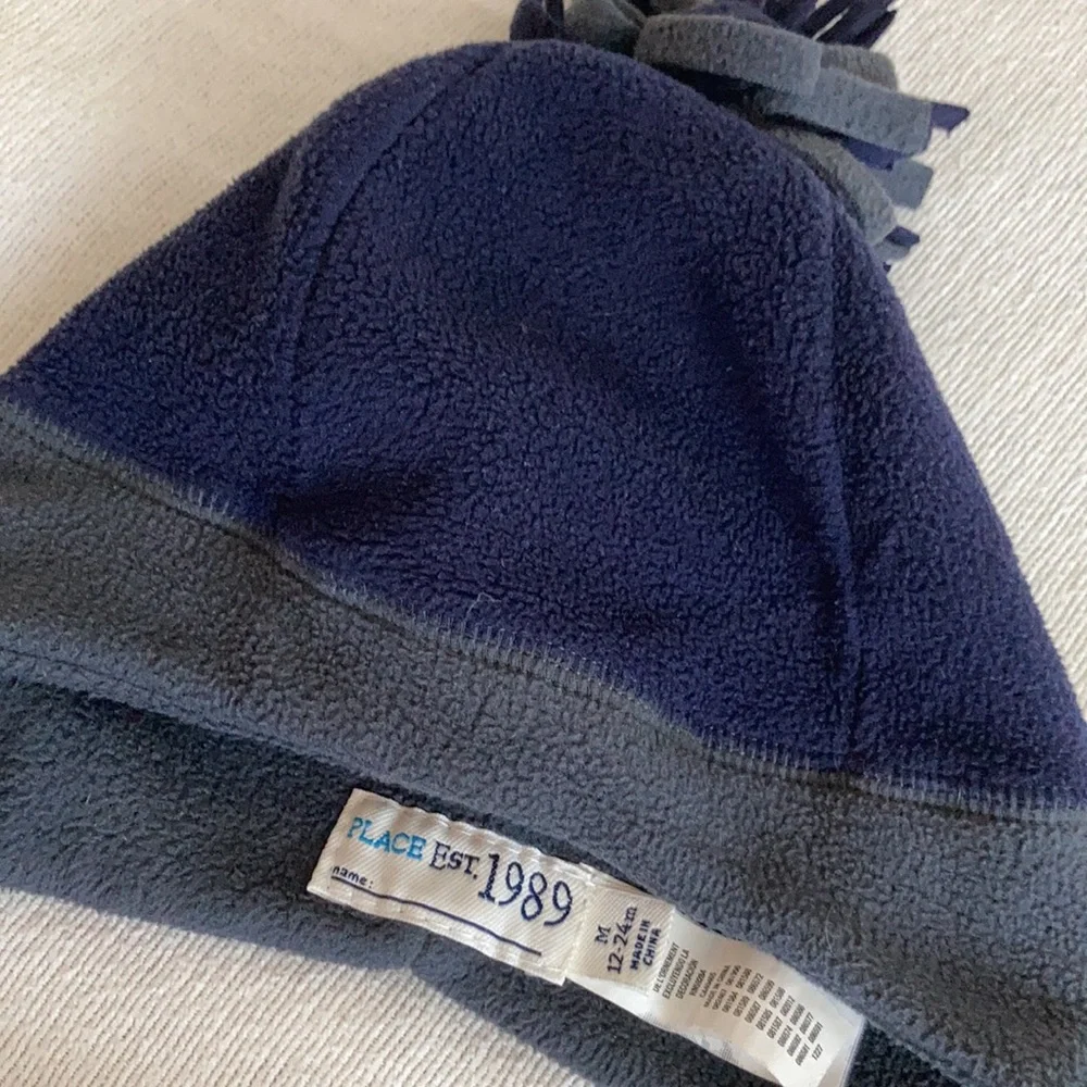 PLACE 4 matching hats